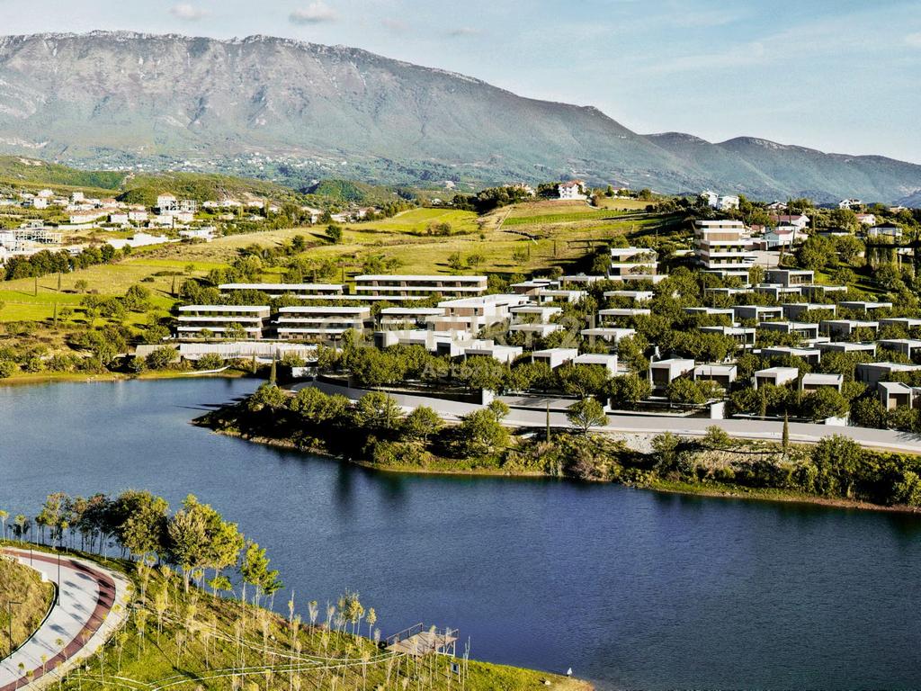 Vilë luksoze me truall 492 m² në Farka Lake Front