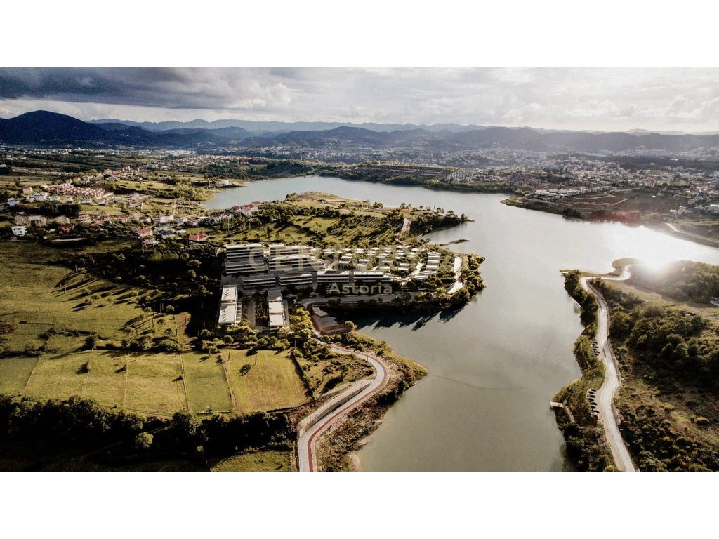 Apartament 2+1 me verandë dhe truall privat në rezidencen Farka Lake Front.