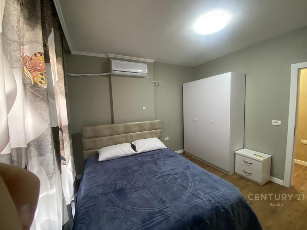 Apartament 2+1 per qira ne Rrugen Dritan Hoxha, Blloku Gintash!
