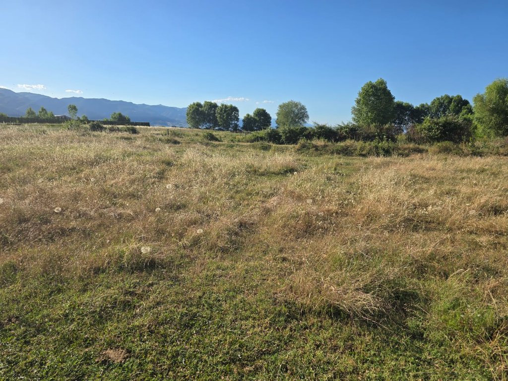 SHITET TOKË NË 968 m2, 150 METRA DISTANCE NGA LIQENI !!