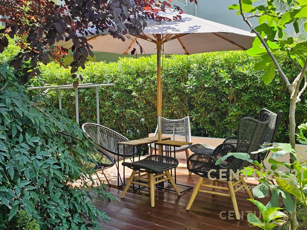Apartament Dupleks për shitje te Kompleksi Lura 1, Gjiri i Lalzit.