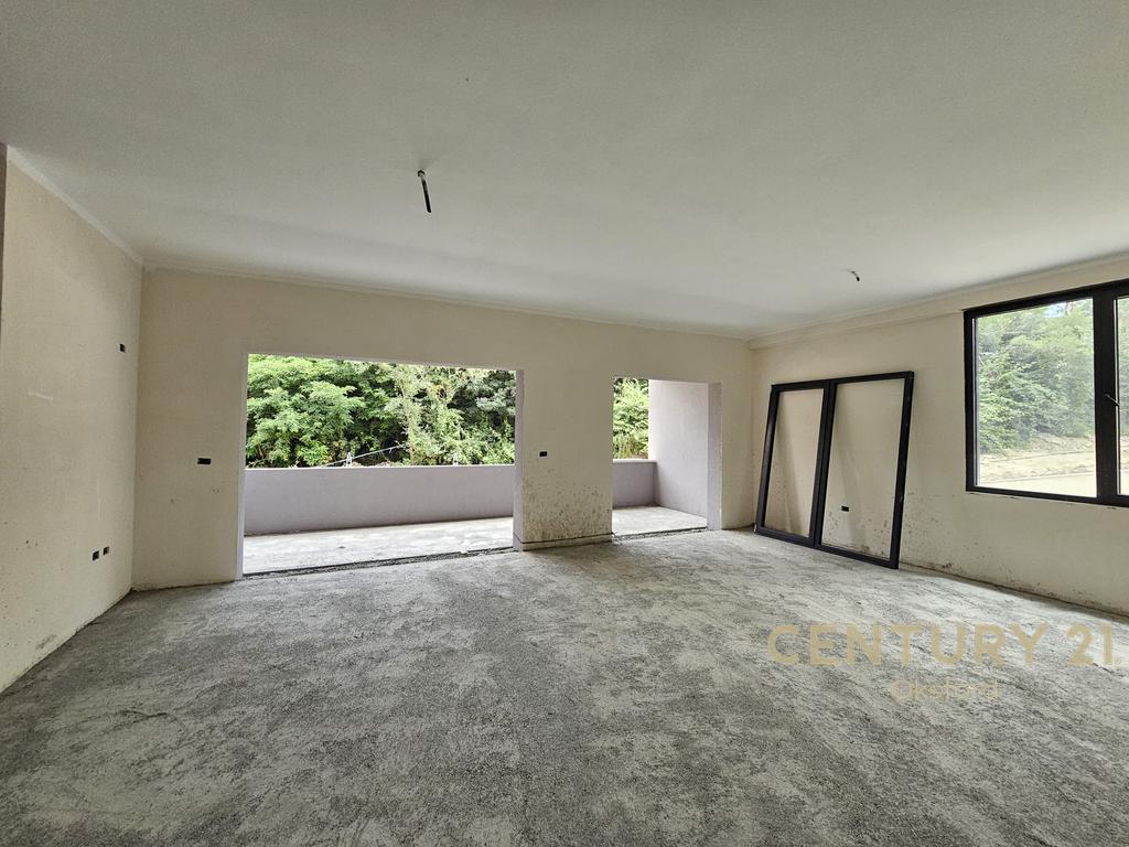 SHITET APARTAMENT 3+1+2 TE RRUGA E ELBASANIT
