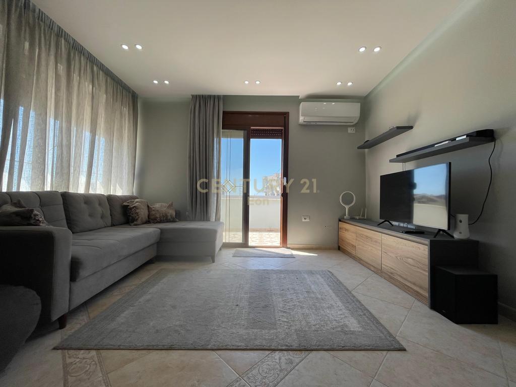 Shitet apartament 2+1 me pamje nga deti dhe verandë në Golem, Kavajë!