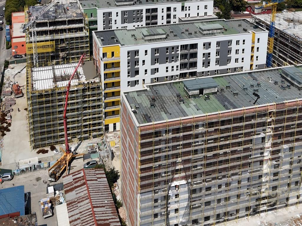 SHESIM APARTAMENT 2+1+2 TEK TIRANA ENTRY