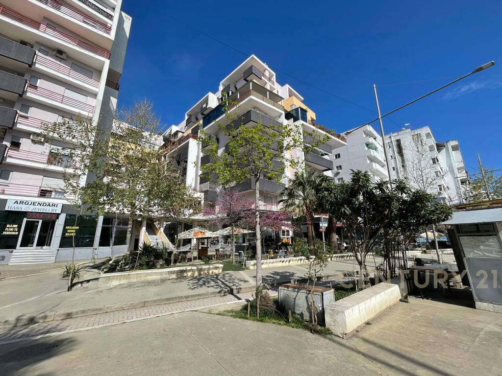 JEPET APARTAMENT 2+1 ME QIRA PLAZH DURRES!