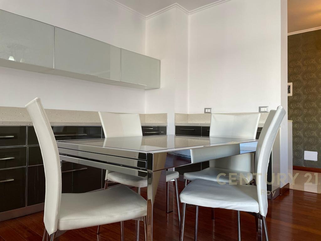 JEPET APARTAMENT 2+1 ME QIRA PLAZH DURRES!