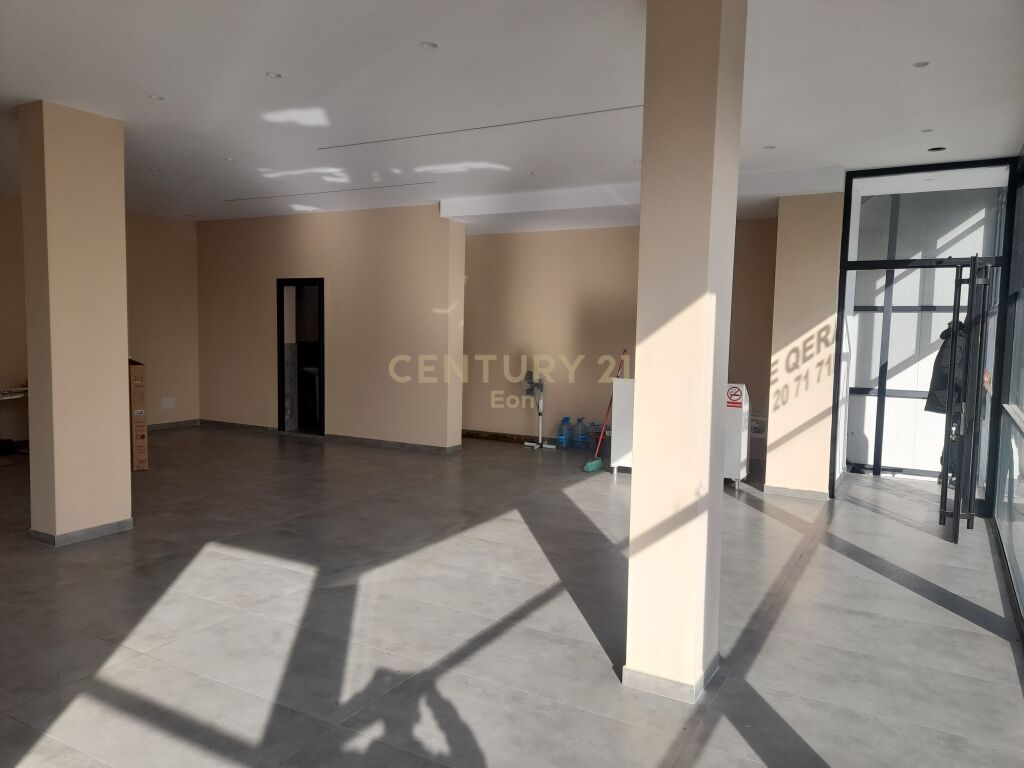 Jepet me qira ambient biznesi  në Ish këneta, Durrës!