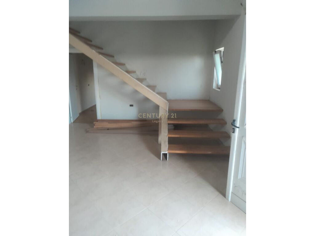 SHITET VILE BASHKE ME TOKE ULLISHTE NE VORE ,TIRANE