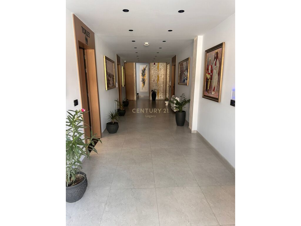*Shitet Hotel* 
në një nga zonat më të preferuara të Tiranës, një mundësi e shkëlqyer investimi në zemër të kryeqytetit!