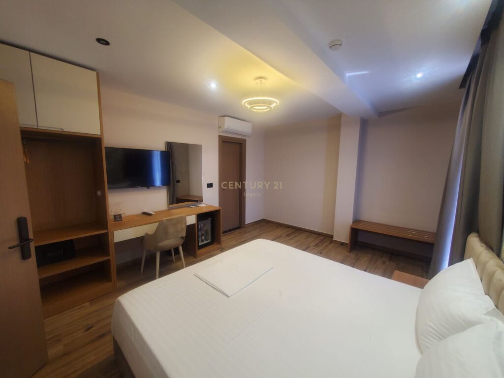 *Shitet Hotel* 
në një nga zonat më të preferuara të Tiranës, një mundësi e shkëlqyer investimi në zemër të kryeqytetit!