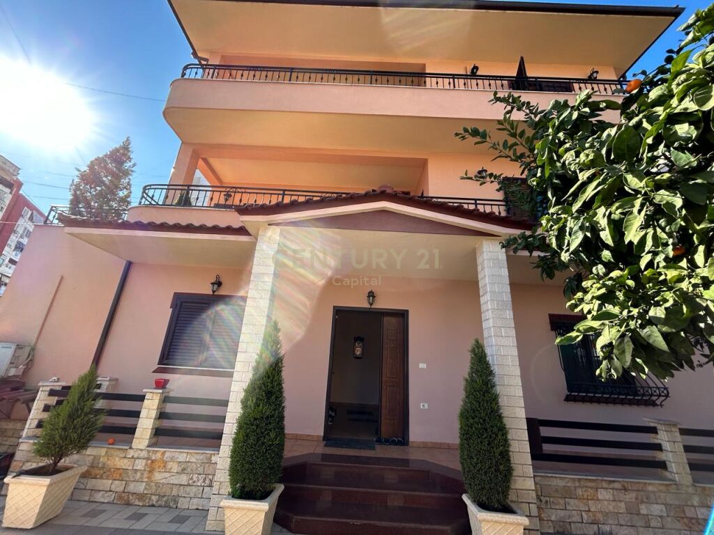 Japim me qera 2 kate te nje vile me oborr ne Don Bosco , Tiranë - 2000€ | 260 m² + 152 m2 oborr