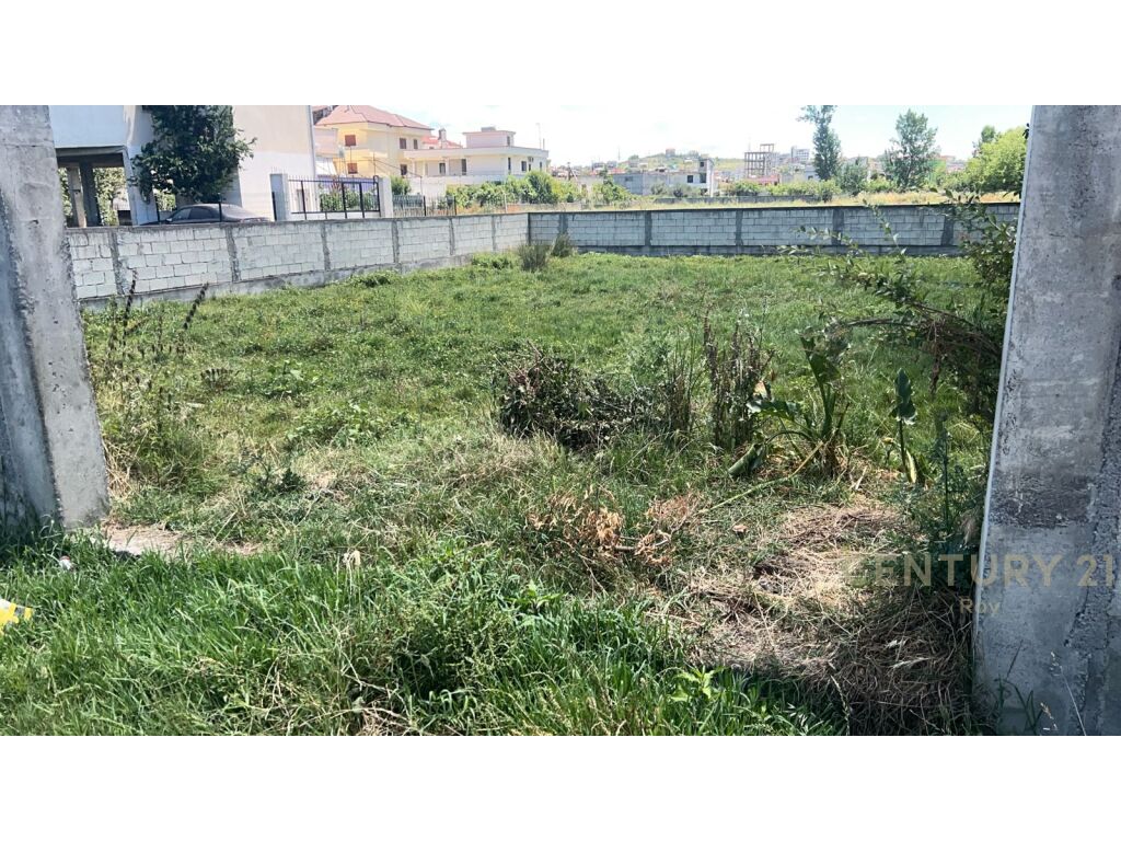 Truall për shitje në plazh mbi autostrade, Durrës - 50000€ | 400 m²
