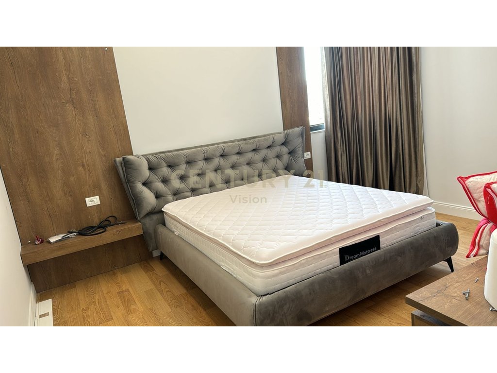 Apartament 2+1+2 për shitje në qendër, Tiranë - 116 m²