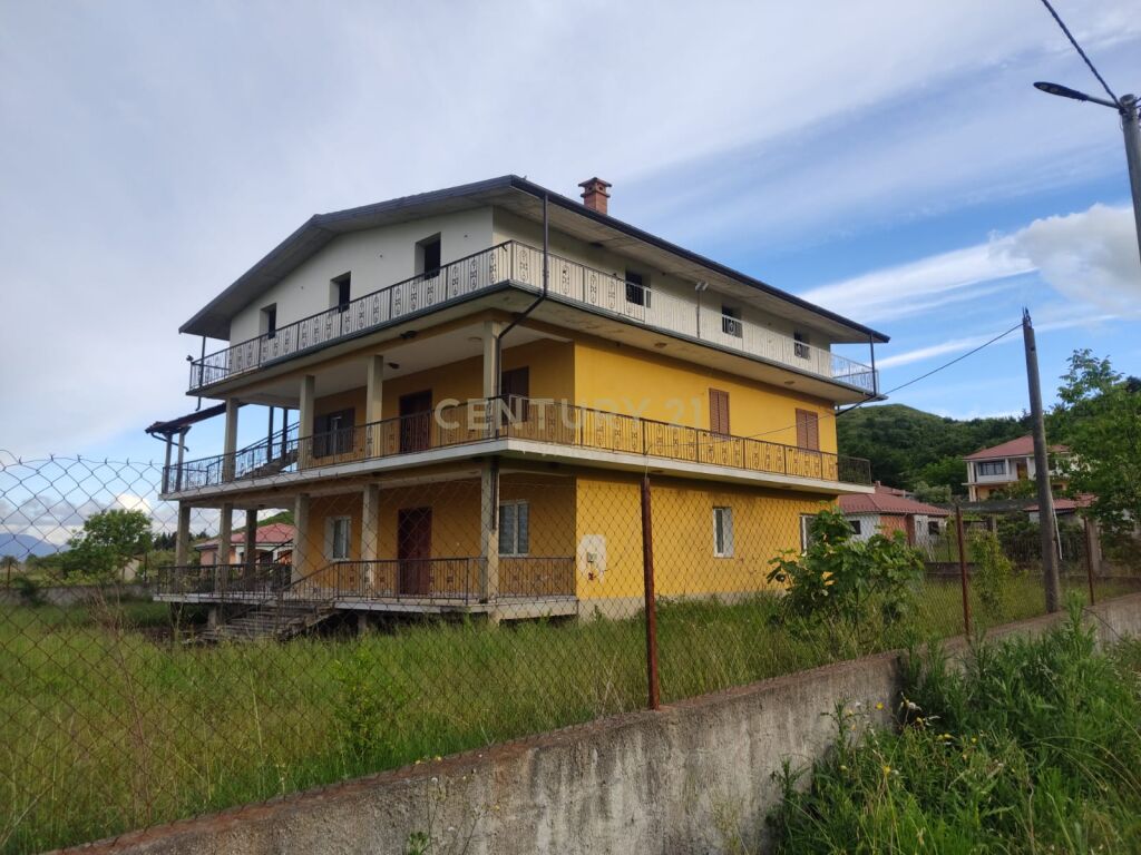 Vila 3 kateshe + truall për shitje në Rranxa, Bushat, Shkodër - 195000€ | 1139 m²