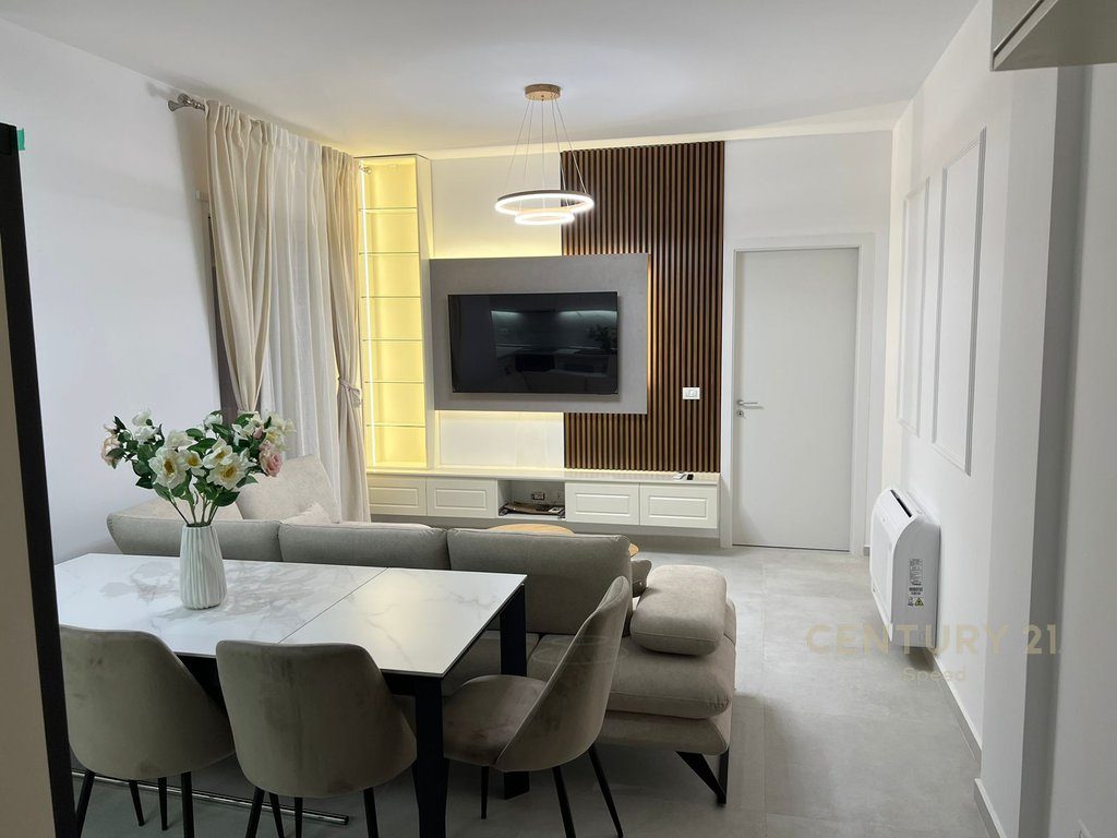 Ofrojme apartament 2+1+2 prane Shkolles se Kuqe!