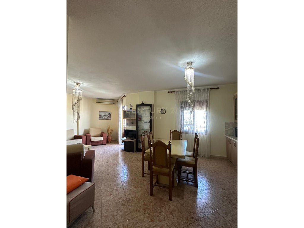 Apartament 2+1+2 Me Qira te Tregu fruta perimeve, Durrës - 450€ | 138 m²