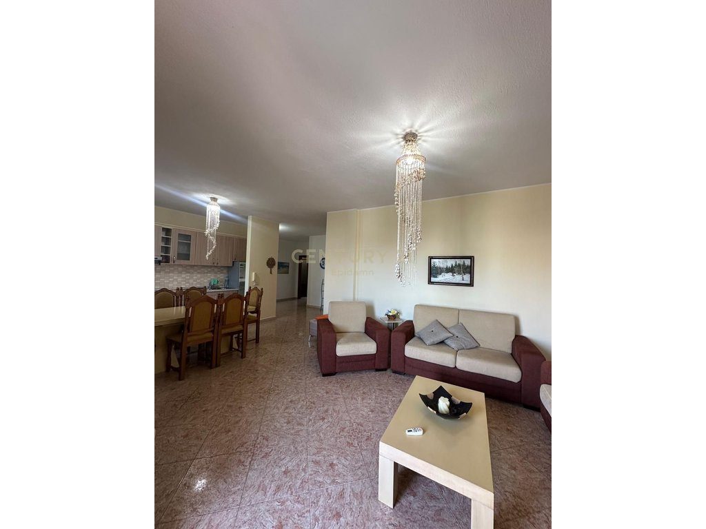 Apartament 2+1+2 Me Qira te Tregu fruta perimeve, Durrës - 450€ | 138 m²