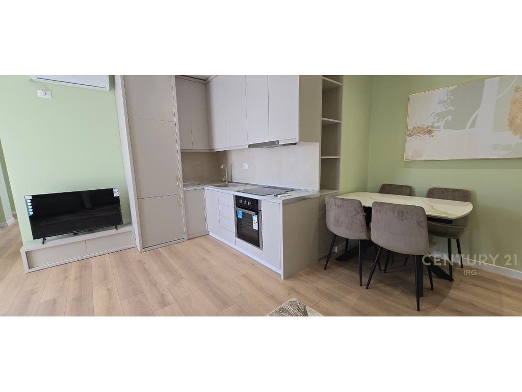 Shitet Apartament 2+1 tek Myslym Shyri