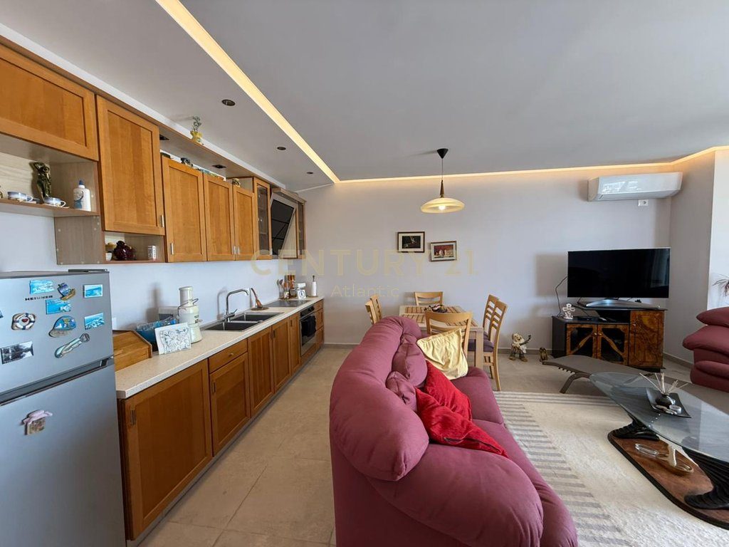 Penthouse 3+2 me Pamje Deti dhe Qyteti ,  Plazh Hekurudha, Durrës