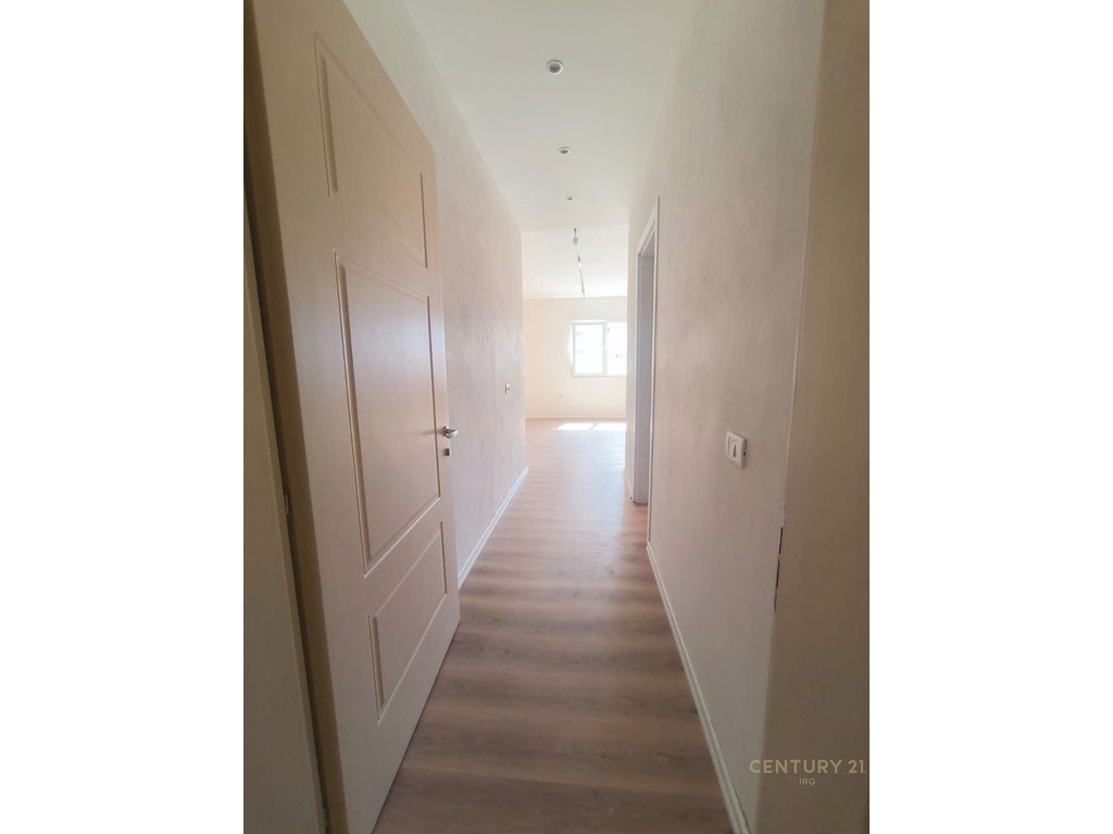 JAPIM AMBJENT ME QIRA PER ZYRE "PAZARI RI"!!