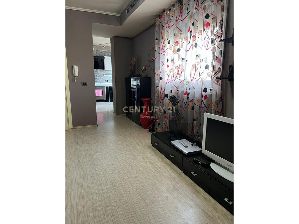 ISH EKSPOZITA, JAPIM ME QIRA APARTAMENT 2+1+2