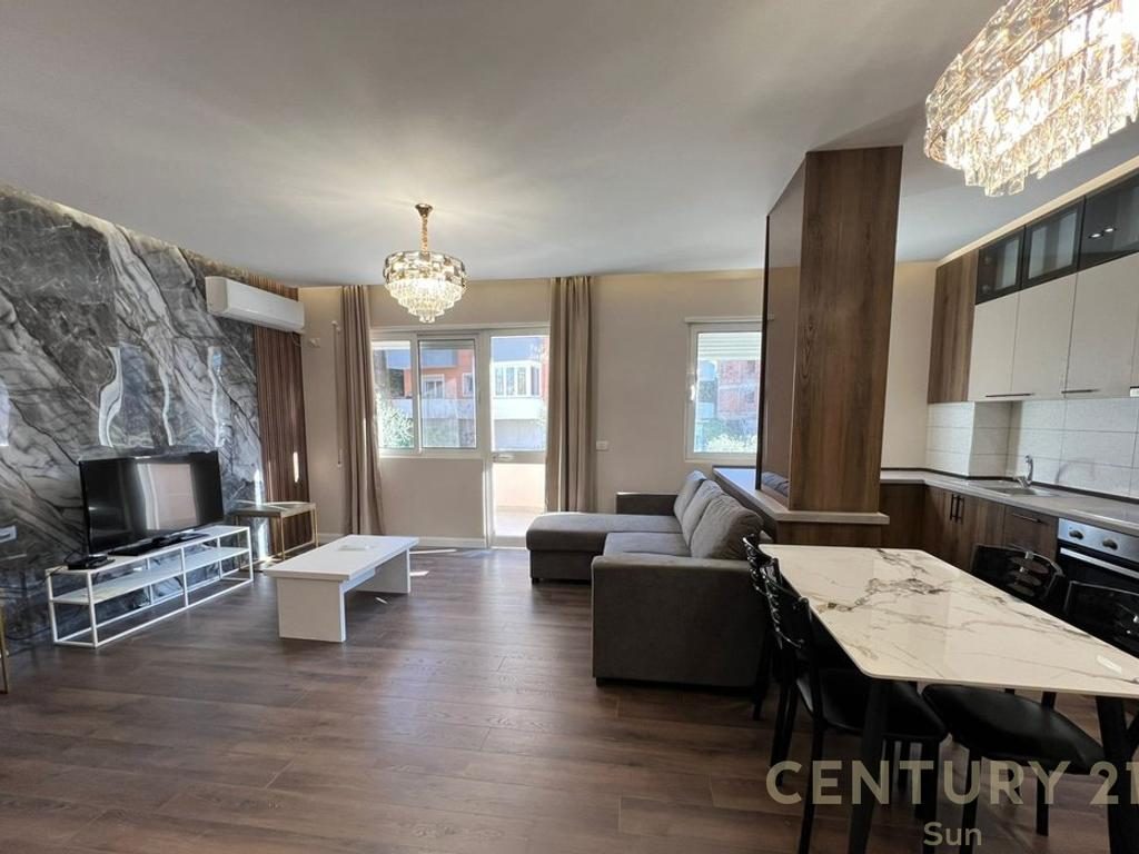 Apartament 2+1 Për Shitje në zonen e Kopshtit Botanik Zoologjik, Tiranë