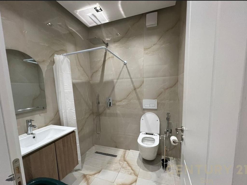 Apartament 2+1 Për Shitje në zonen e Kopshtit Botanik Zoologjik, Tiranë