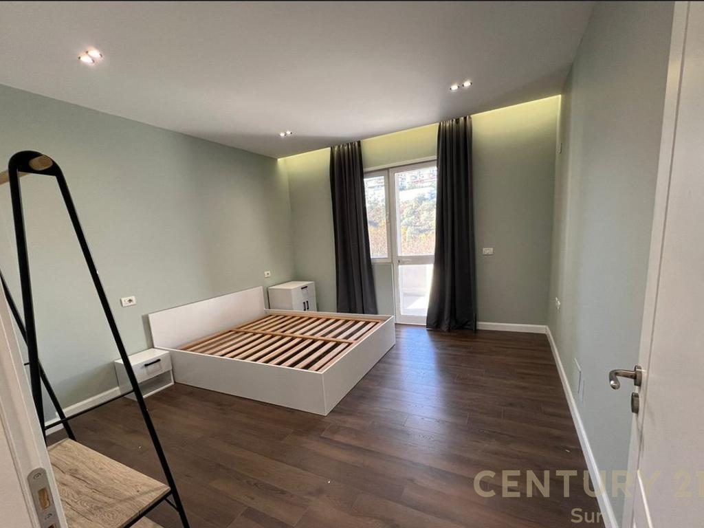 Apartament 2+1 Për Shitje në zonen e Kopshtit Botanik Zoologjik, Tiranë