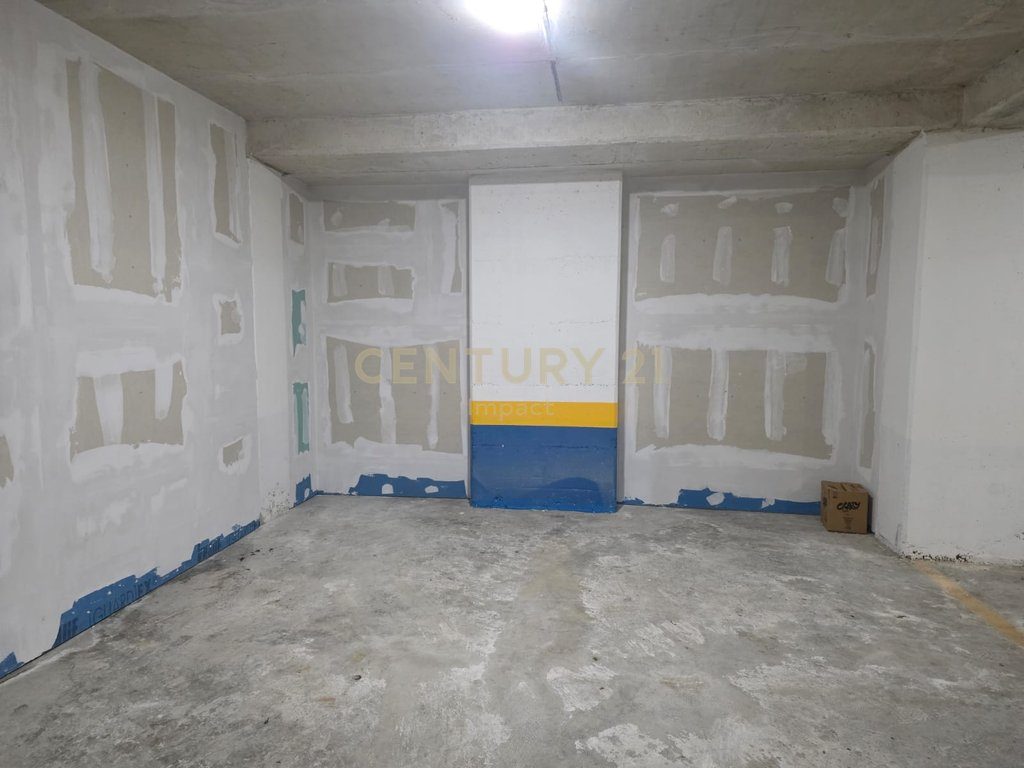 Magazine me qira në Unazën e Re, Tiranë - 800€ | 200 m²