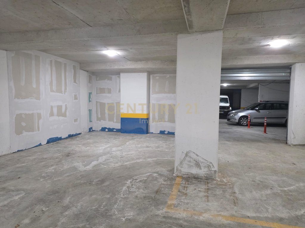 Magazine me qira në Unazën e Re, Tiranë - 800€ | 200 m²