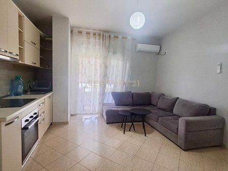 Jepet me qira apartament 3+1 ne Xhamllik!