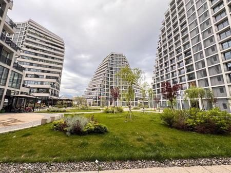 SHITET NJESI KOMERCIALE ME POST PARKIMI, KATI PERDHE TEK LAKE VIEW!