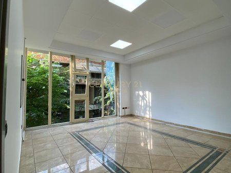 Ambient  për Zyra me Qira – 534 m²
