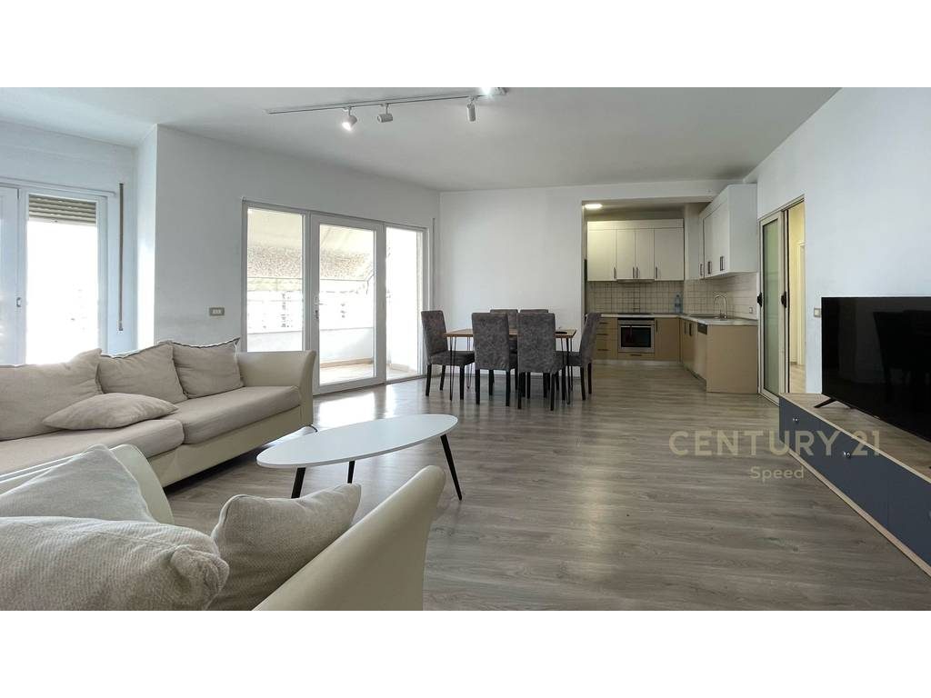 Apartament 3+1+2 për Qira në Astir!
