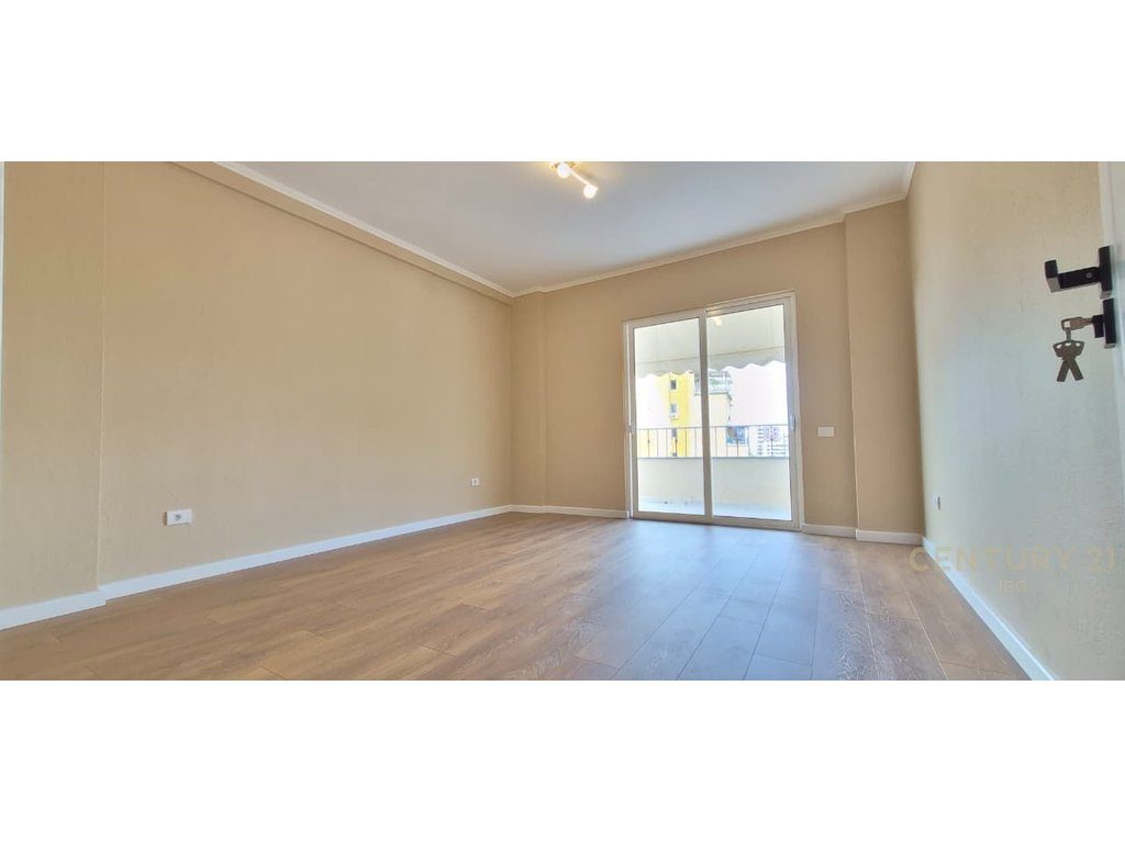 Shitet Super Apartament 2+1+2
 Bulevardi Zhan D’Ark – pranë Ministrisë së Jashtme