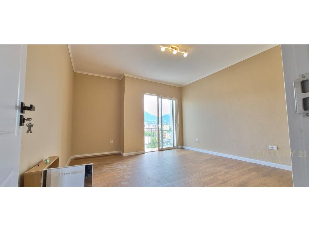 Shitet Super Apartament 2+1+2
 Bulevardi Zhan D’Ark – pranë Ministrisë së Jashtme