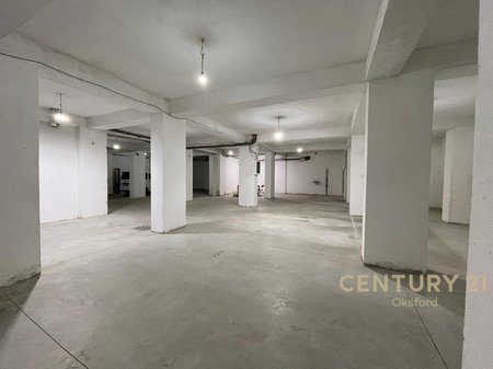 SHITET GARAZH – Kinostudio, pranë Inspektoratit Shëndetësor, Tiranë
