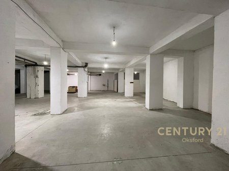 SHITET GARAZH – Kinostudio, pranë Inspektoratit Shëndetësor, Tiranë