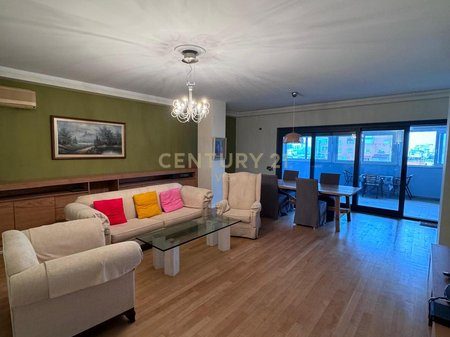 SHITET APARTAMENT PRANE MUZEUT TE DESHMOREVE 2+1+2 !