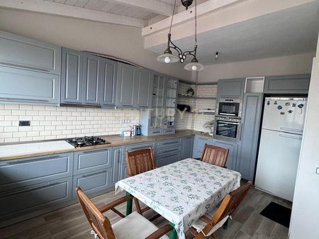 SHITET APARTAMENT PRANE MUZEUT TE DESHMOREVE 2+1+2 !