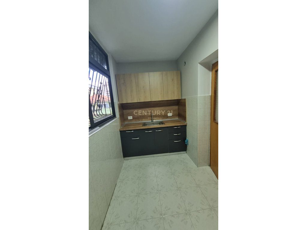 Apartament 2+2 Me Qira në Myslym Shyri, Tiranë - 600€