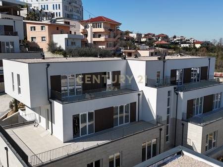 SHITET APARTAMENT 3+1+2+2 POSTE PARKIMI TEK KOMPLEKSI VERIDION NE SAUK !!