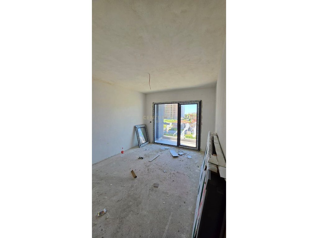 Shitet, Apartament 1+1 te Kompleksi Kinoblock ne Porcelan!
