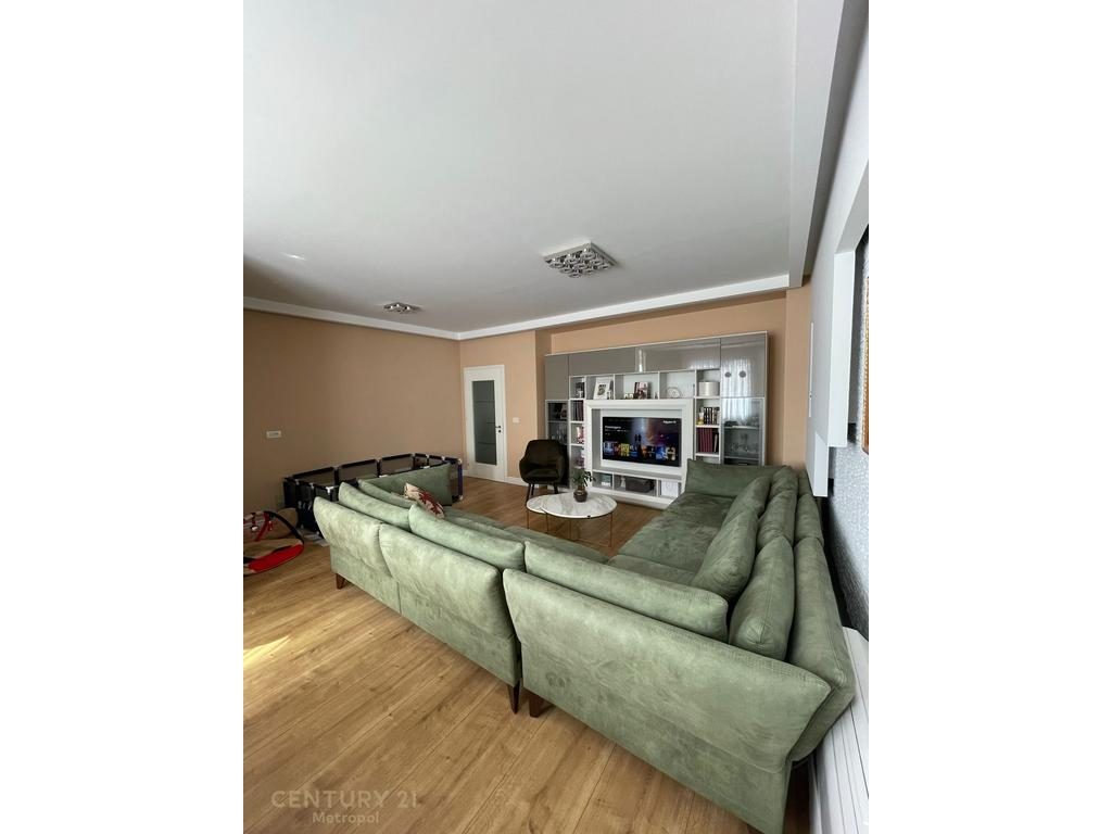 MYSLYM SHYR, APARTAMENT 2+1 PER QIRA +1POST PARKIMI!