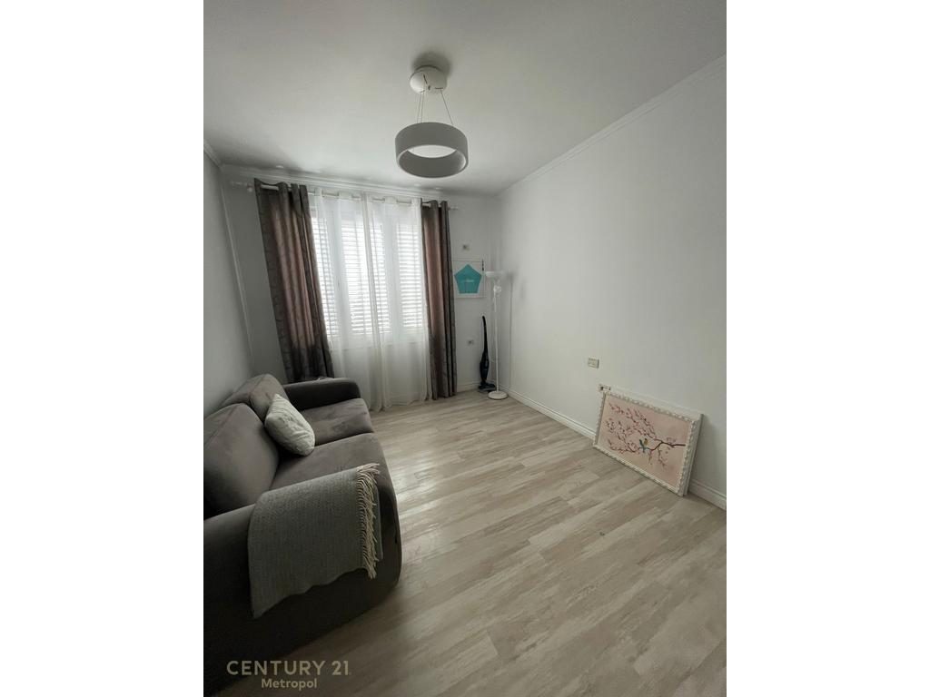 MYSLYM SHYR, APARTAMENT 2+1 PER QIRA +1POST PARKIMI!