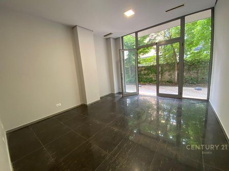 Jepet me qira ambient komercial tek Mine Peza Residence!!