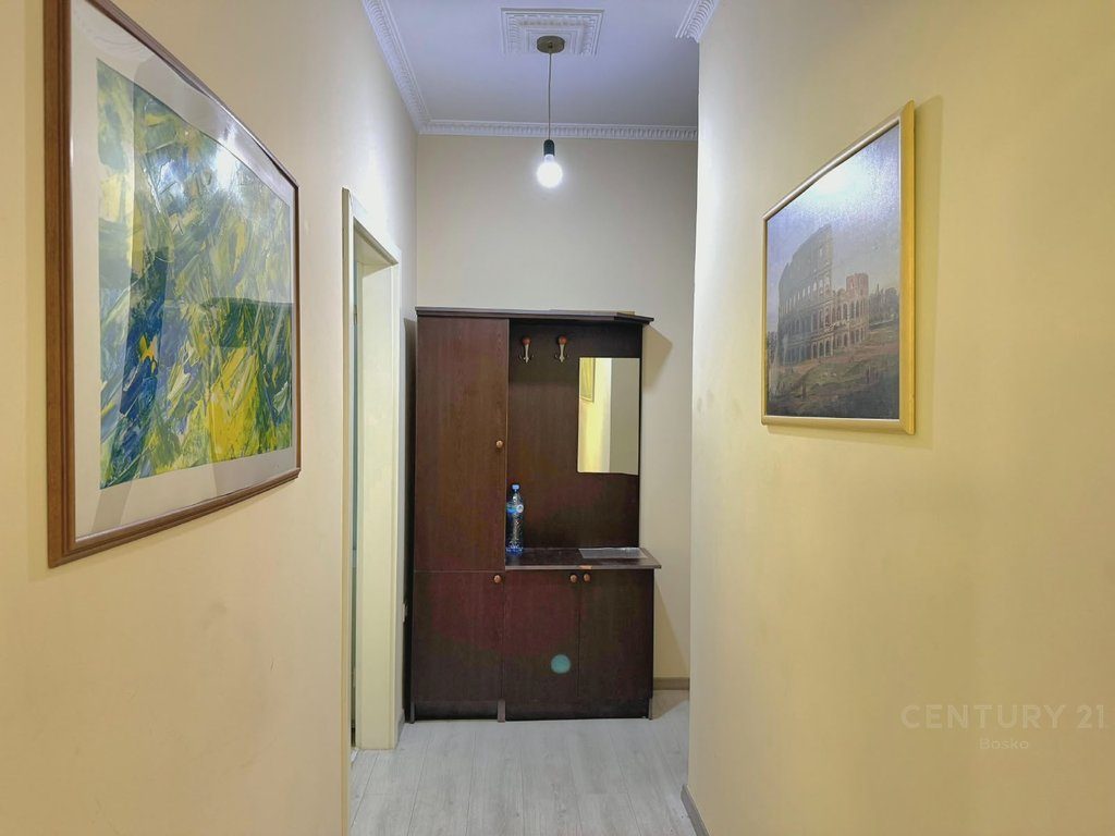 SHITET APARTAMENT 1+1 ME GARAZH TE (  RADISSON HOTEL  ) LIQENI I THATE!
