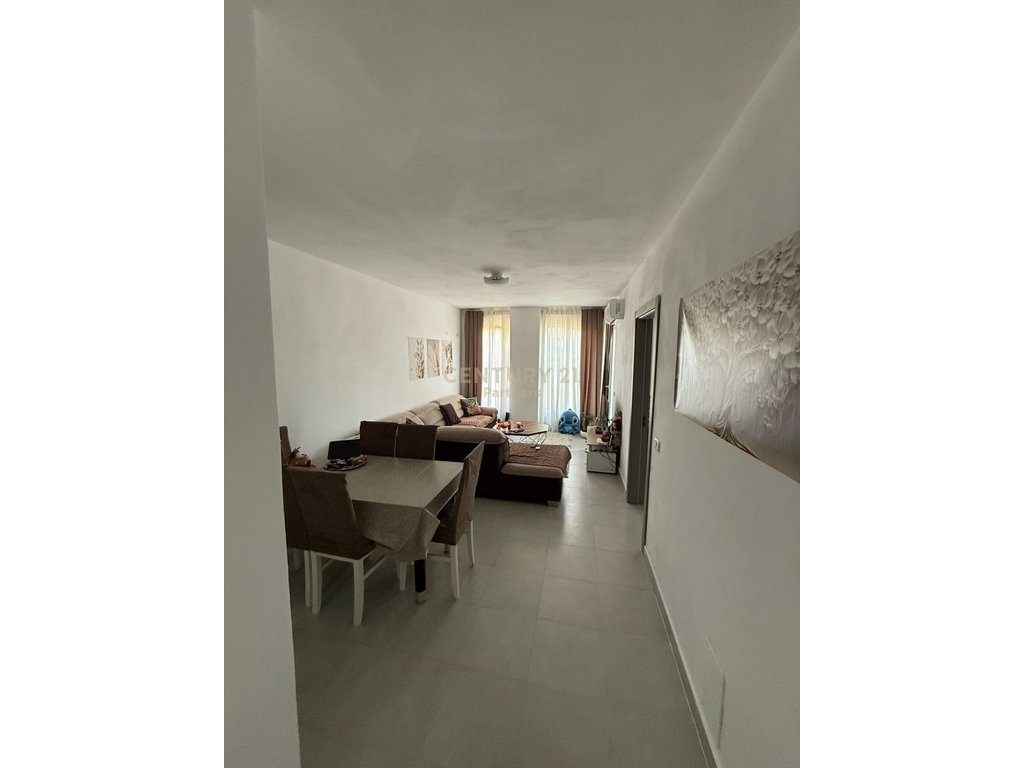 SHESIM APARTAMENT 2+1+2 NE FUND TE RRUGES 5 MAJI