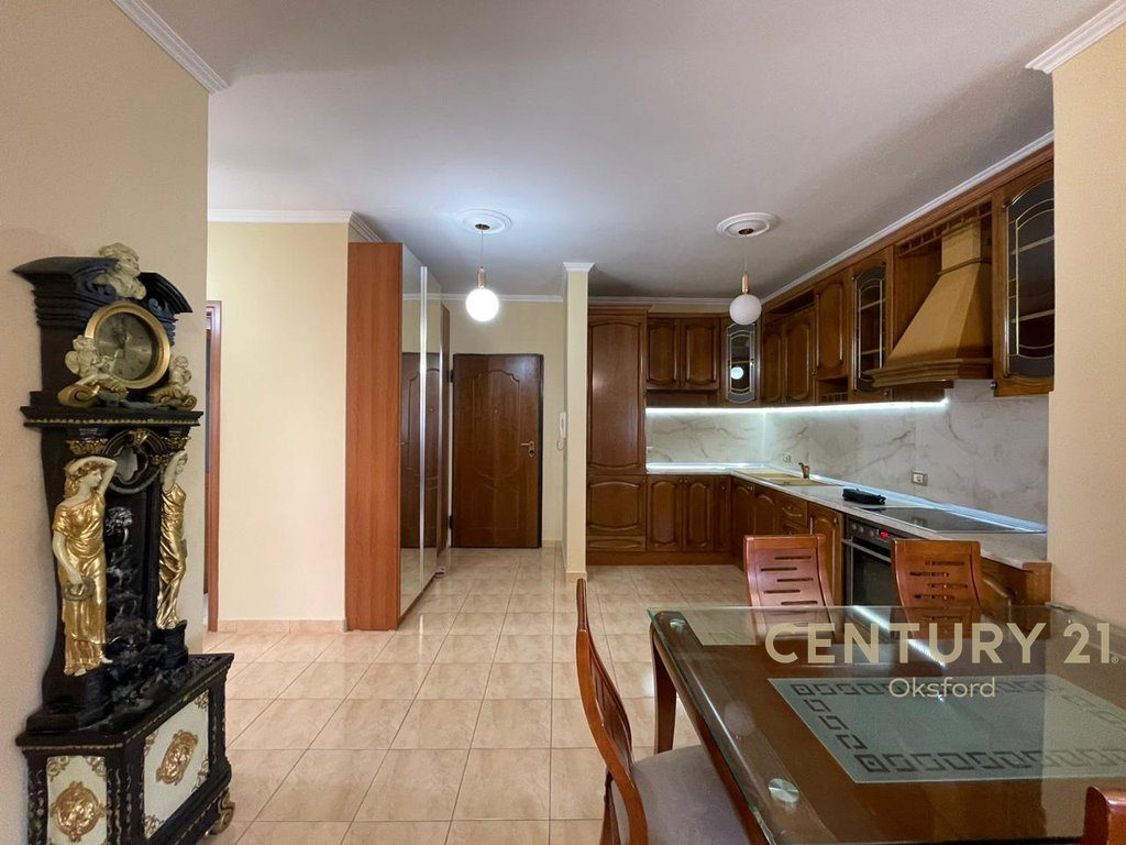 SHESHI WILLSON , APARTAMENT 2+1 ME QIRA