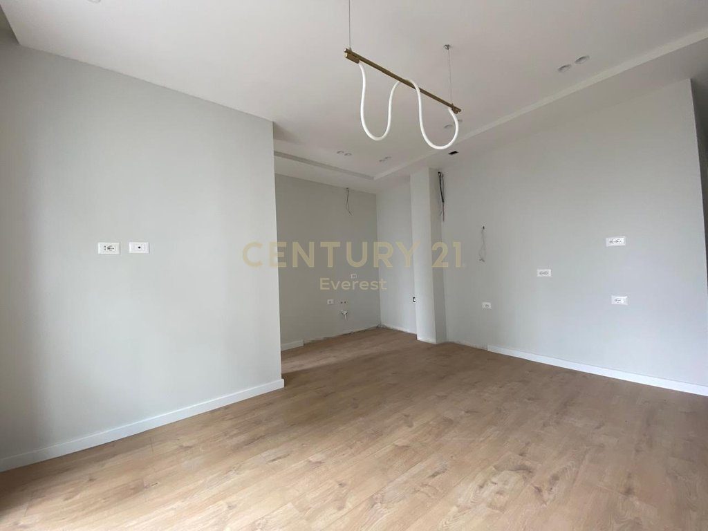 RRUGA SIRI KODRA, APARTAMENT 1+1 ME QIRA